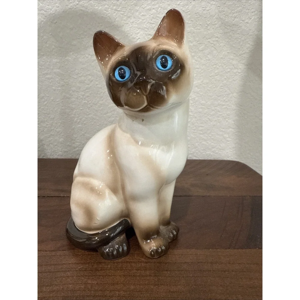 Enesco Cat Figurine with Blue Eyes Siamese Kitten